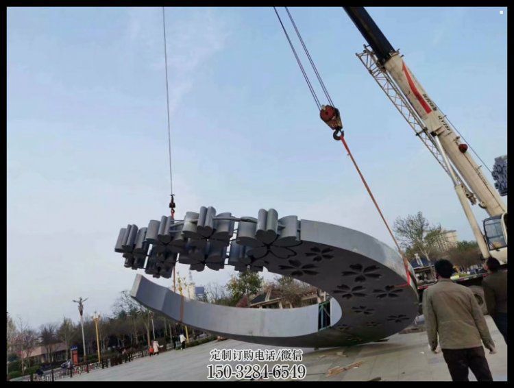步行街月牙雕塑 游乐场雕塑 铸造月亮牙雕塑 步行街月牙雕塑 游乐场雕塑 铸造月亮牙雕塑